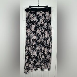 Torrid - Size 2 - Black Maxi Skirt with Blush Floral Print and built-in shorts